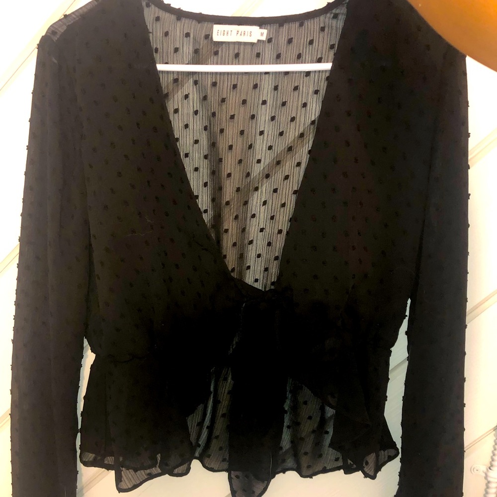 Black mesh tie in front top